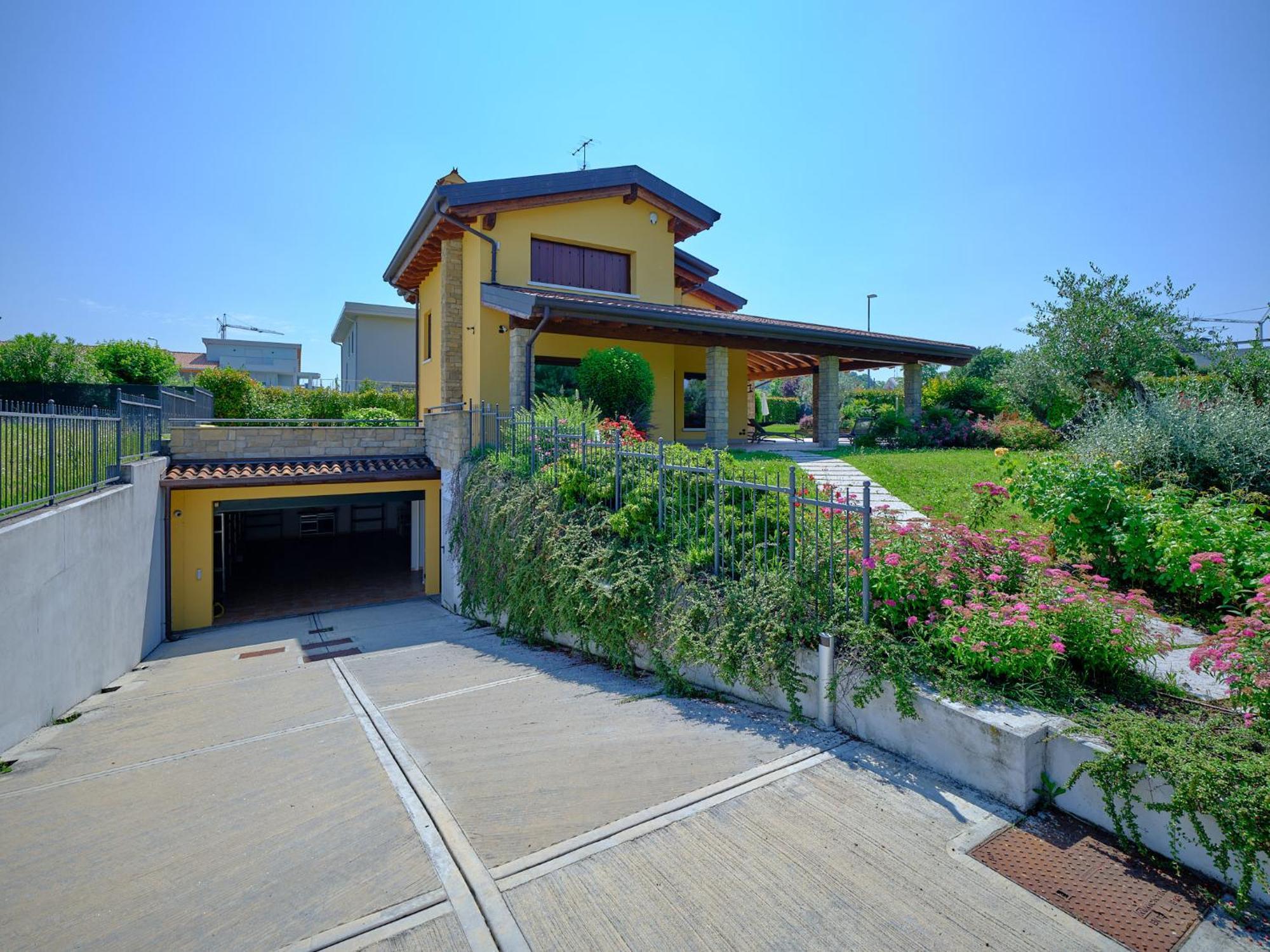 Villasgarda - Leone Salionze